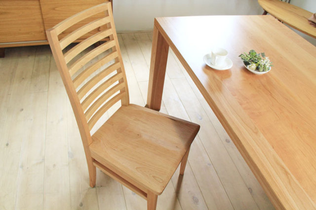 凛／RIN 天然木・無垢材使用のダイニングチェア：ハイバック（ブラック