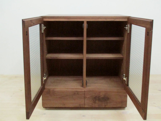 ウォールナットキャビネット オーダー家具・C-427 ウォールナットの特注キャビネット 長野県の家具