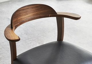 Anita無垢材丸みのあるチェア 1セット2脚入り