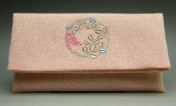 数珠袋　数珠入　折りたたみ　ちりめん刺繍入り　ピンク