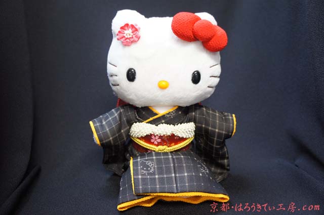 本物仕立の着物！西陣織高級着物ハローキティぬいぐるみ【漆】/和風キティ