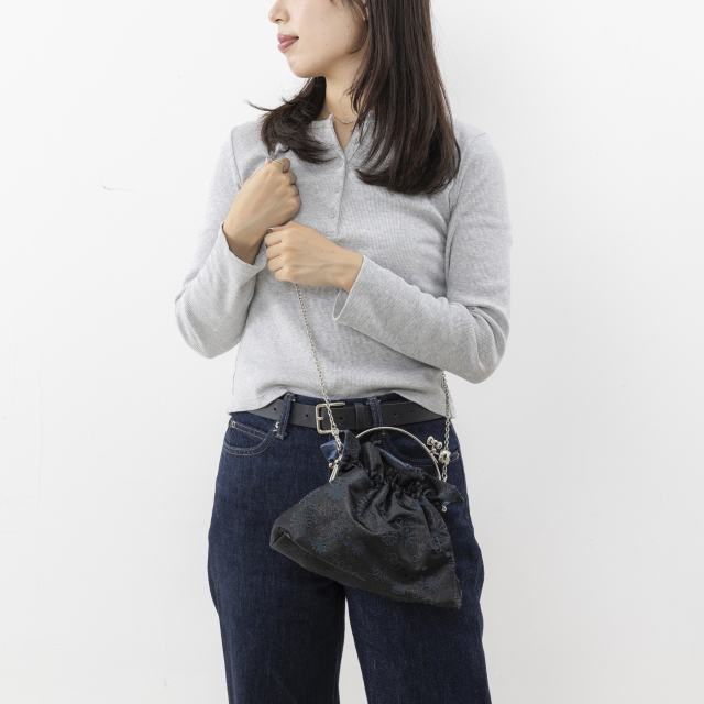 KT ジャガードラメ ハンドルバッグ小　使用例