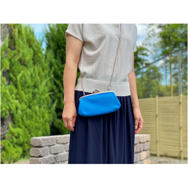 KT レザー長財布 チェーン付きがま口バッグ 着用画像 pink