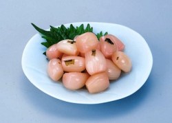 国産らっきょのシソ漬です。