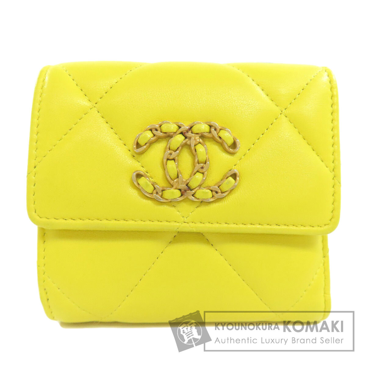 CHANELレザー 二つ折り財布 金色ロゴ CHANELレザー 二つ折り財布 金色ロゴ ゴールド（金色）系 CHANEL