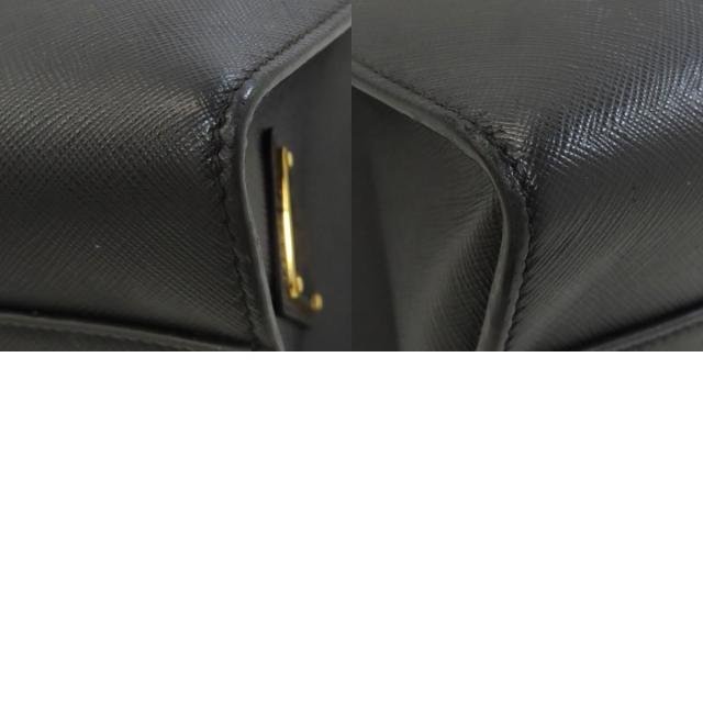 プラダ ハンドバッグ ロゴ金具