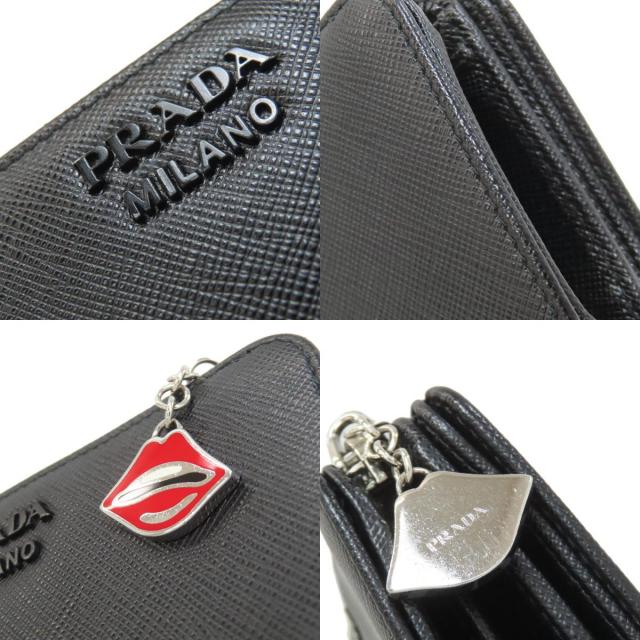 プラダ 二つ折り財布（小銭入れあり） リップチャーム