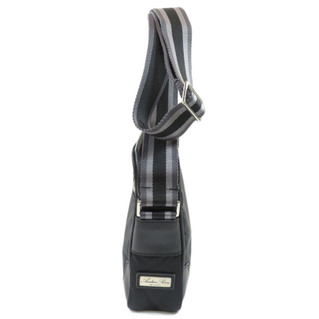 美品 ANDREA ROSSI オールレザー ボディバッグ ロゴ金具 ショルダー 美品 ANDREA ROSSI オールレザー ボディバッグ ロゴ金具 ショルダー