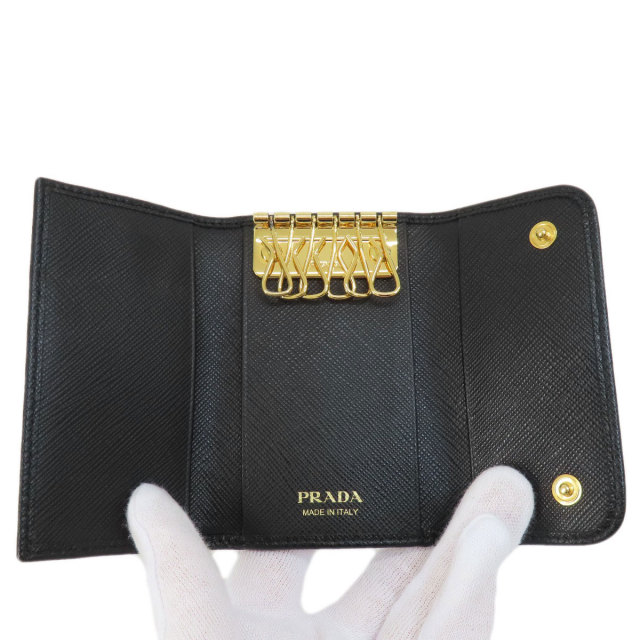 プラダ キーケース ブラック 黒 レザー ゴールド サフィアーノ 1PG222 PRADA プラダ 1PG222 サフィアーノ キーケース レザー レディース