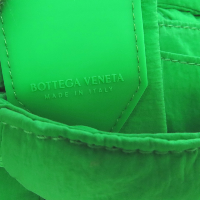 専用【ほぼ未使用】ボッテガヴェネタ ボディバッグ ナイロン グリーン BOTTEGA VENETA ボッテガヴェネタ カセット ボディバッグ