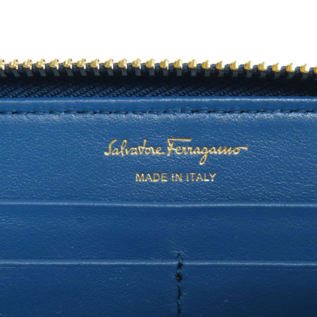 Salvatore Ferragamo サルヴァトーレフェラガモ スタッズ 長財布（小銭  