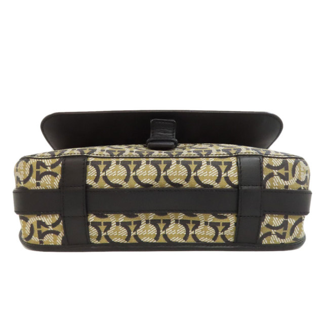 Salvatore Ferragamo サルヴァトーレフェラガモ ガンチーニ柄  