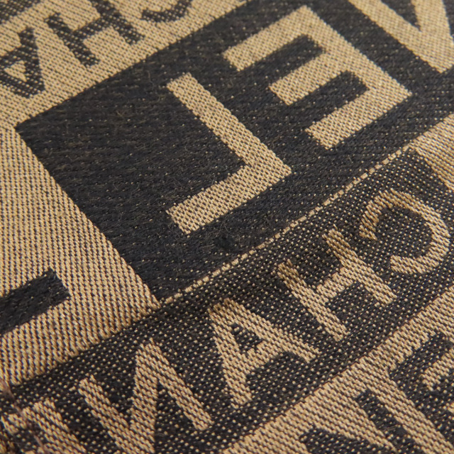 シャネル マフラー ロゴ総柄