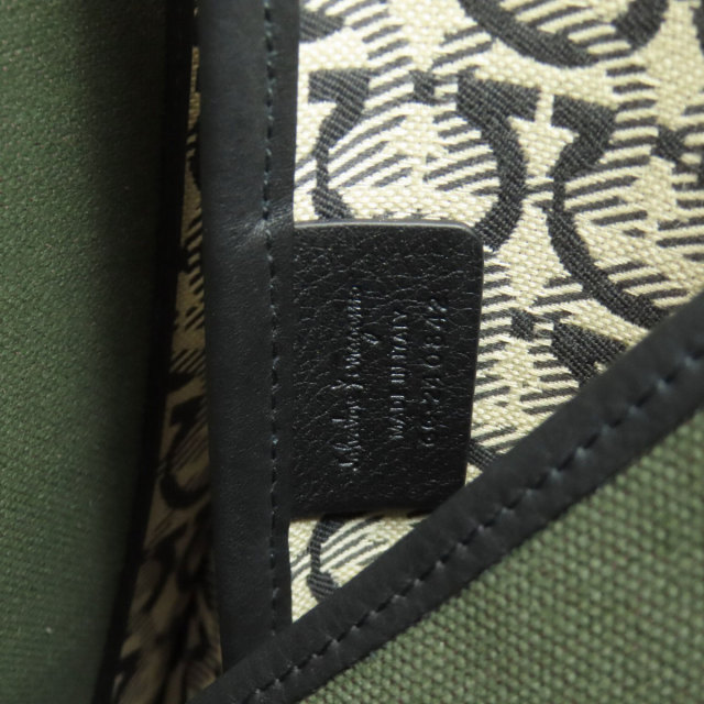 サルヴァトーレフェラガモ トートバッグ ロゴ