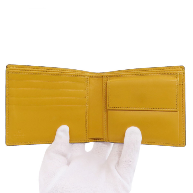 GUCCI グッチ 625555 GGエンボス 二つ折り財布（小銭入れあり