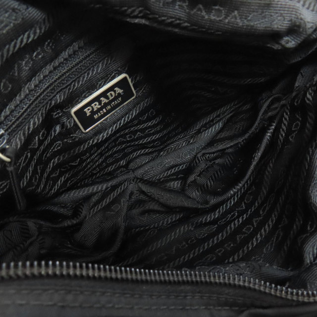 美品 プラダ ナイロン ショルダーバッグ ロゴ型押し ファスナー 黒 PRADA プラダ ロゴ金具 ショルダーバッグ ナイロン素材