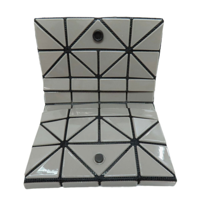 ISSEY MIYAKE INC. イッセイミヤケ バオバオ 二つ折り財布（小銭