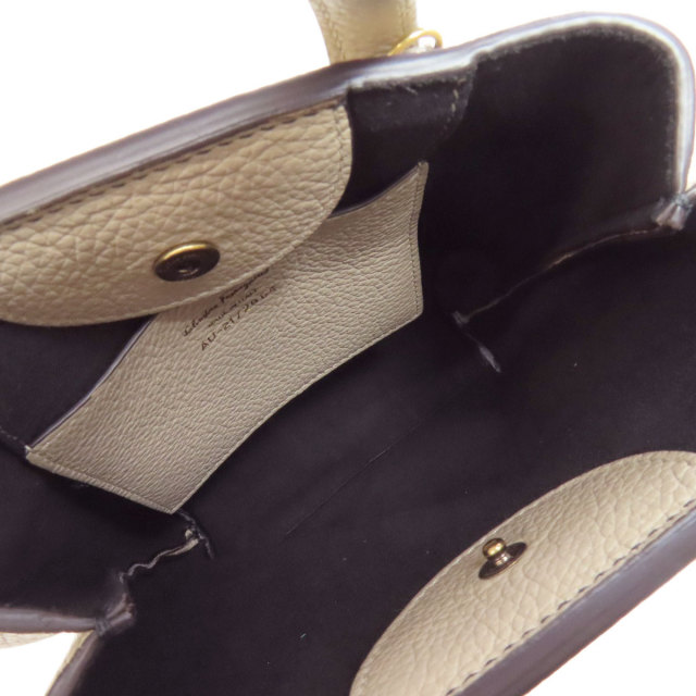 Salvatore Ferragamo サルヴァトーレフェラガモ ガンチーニ金具