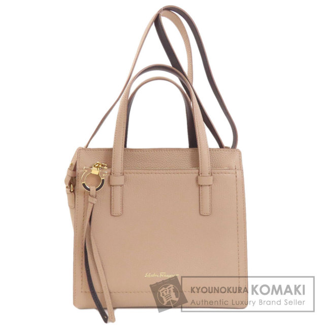 Salvatore Ferragamo サルヴァトーレフェラガモ エイミー ガンチーニ  