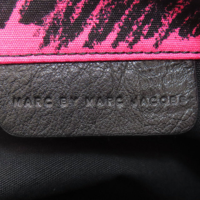 マークバイマークジェイコブス トートバッグ I LOVE MISS MAKC 人物柄