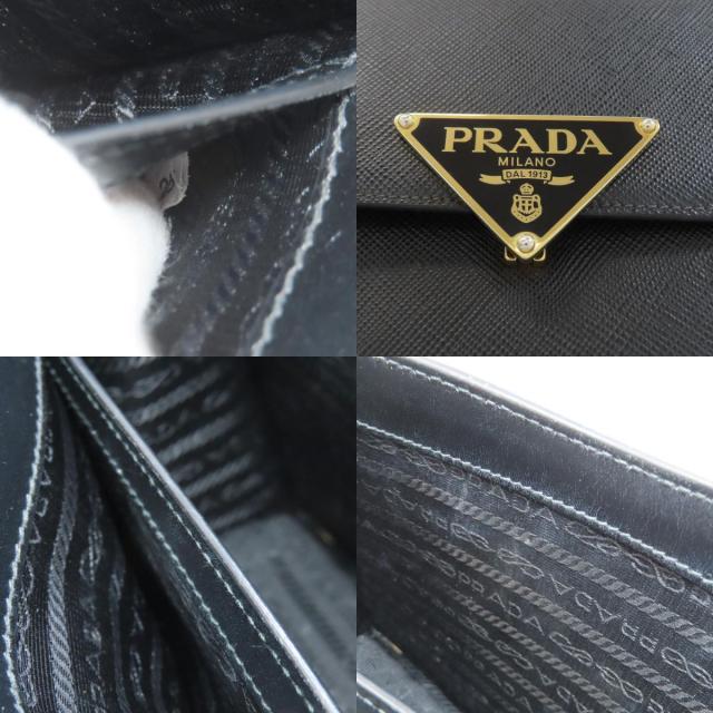 プラダ ショルダーバッグ ロゴ金具