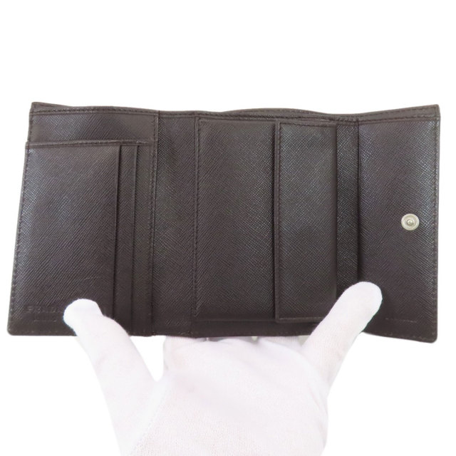 プラダ 二つ折り財布（小銭入れあり） ロゴ金具