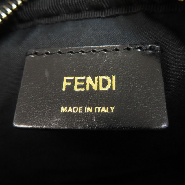 FENDI フェンディ カリグラフィ スタッズ ショルダーバッグ レザー
