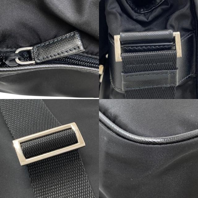 プラダ ショルダーバッグ ロゴ金具