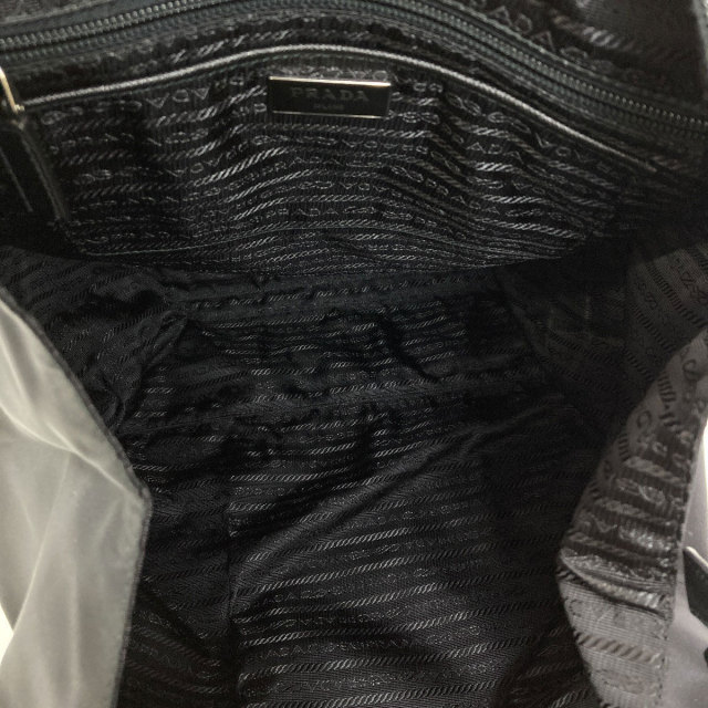 プラダ トートバッグ ロゴ金具