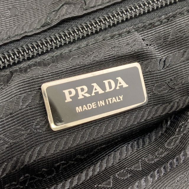 プラダ ショルダーバッグ ロゴ金具 ロングショルダー