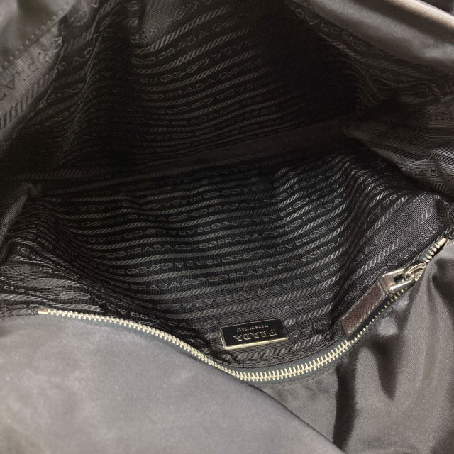 プラダ ショルダーストラップ ロゴ金具