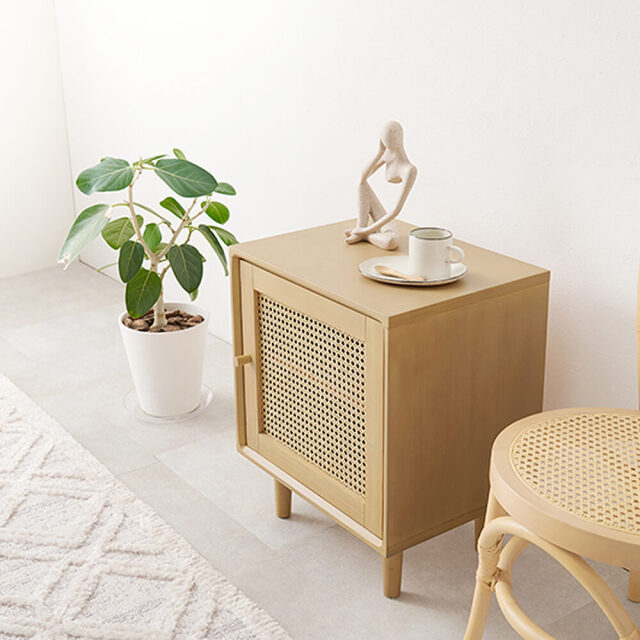 サイドテーブル