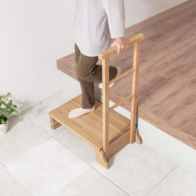 【新品】天然木　手すり付き玄関踏み台　片側手すり　アウトレット 手すり付き玄関踏み台(片側手すり・ワイド) MFD-6909 メーカー