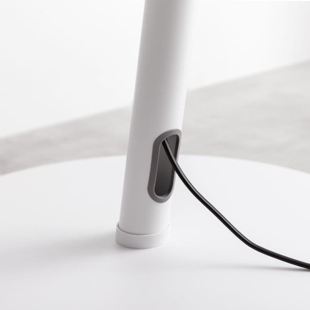 キャスター付きテレビスタンド