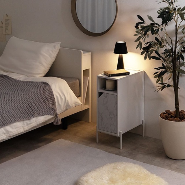 サイドテーブル