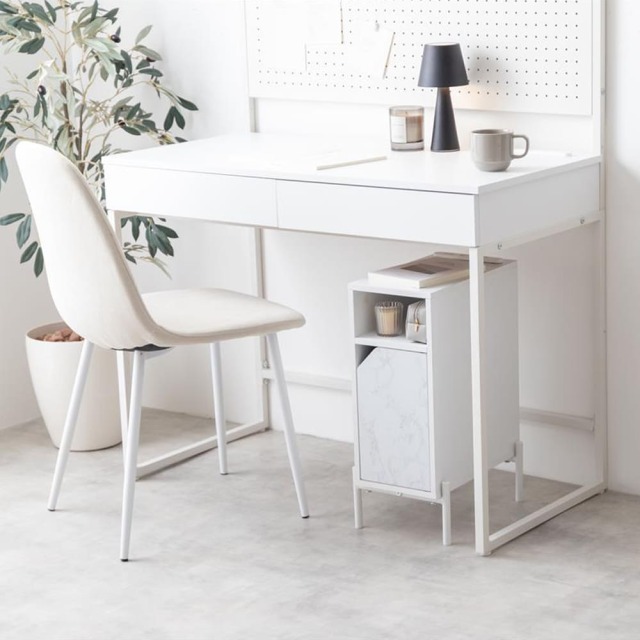 サイドテーブル