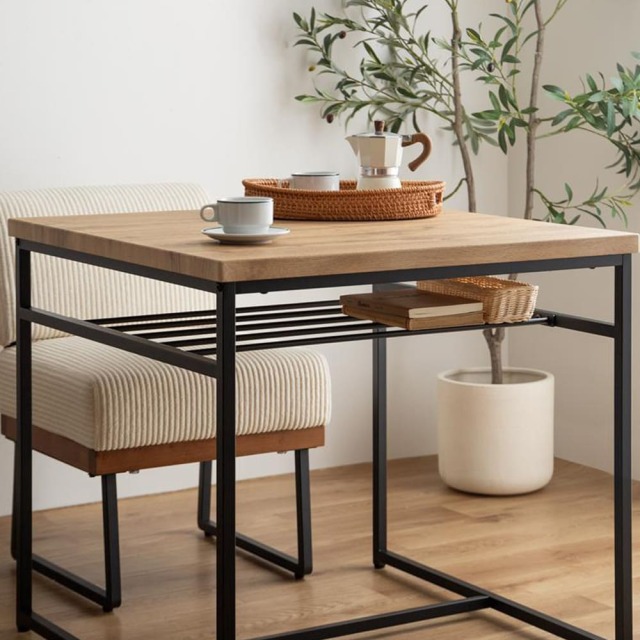 ダイニングテーブル