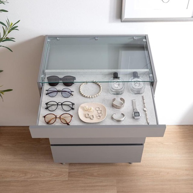 ショーケース付きチェスト