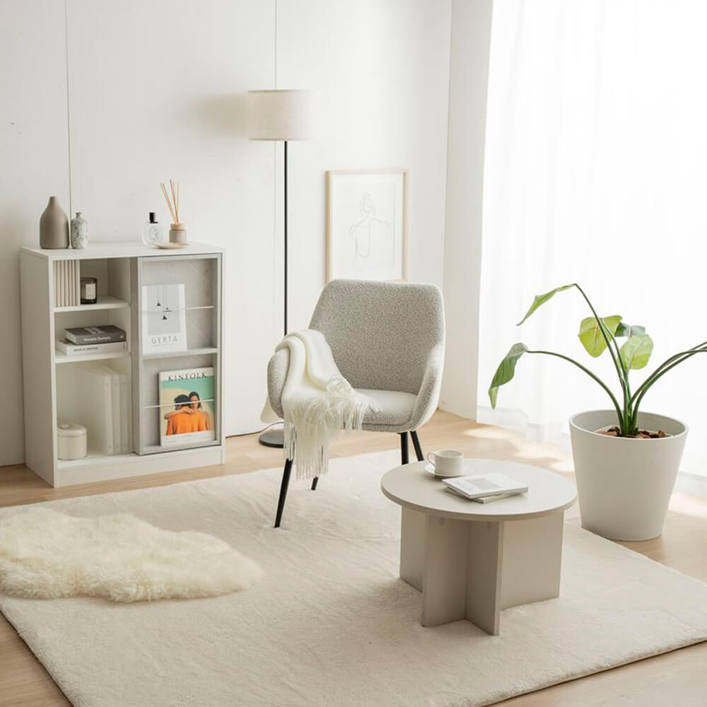 ブークレ素材の豊かなテクスチャーが魅力のアクセントチェア。触れたくなるような質感が空間にぬくもりを添えている。