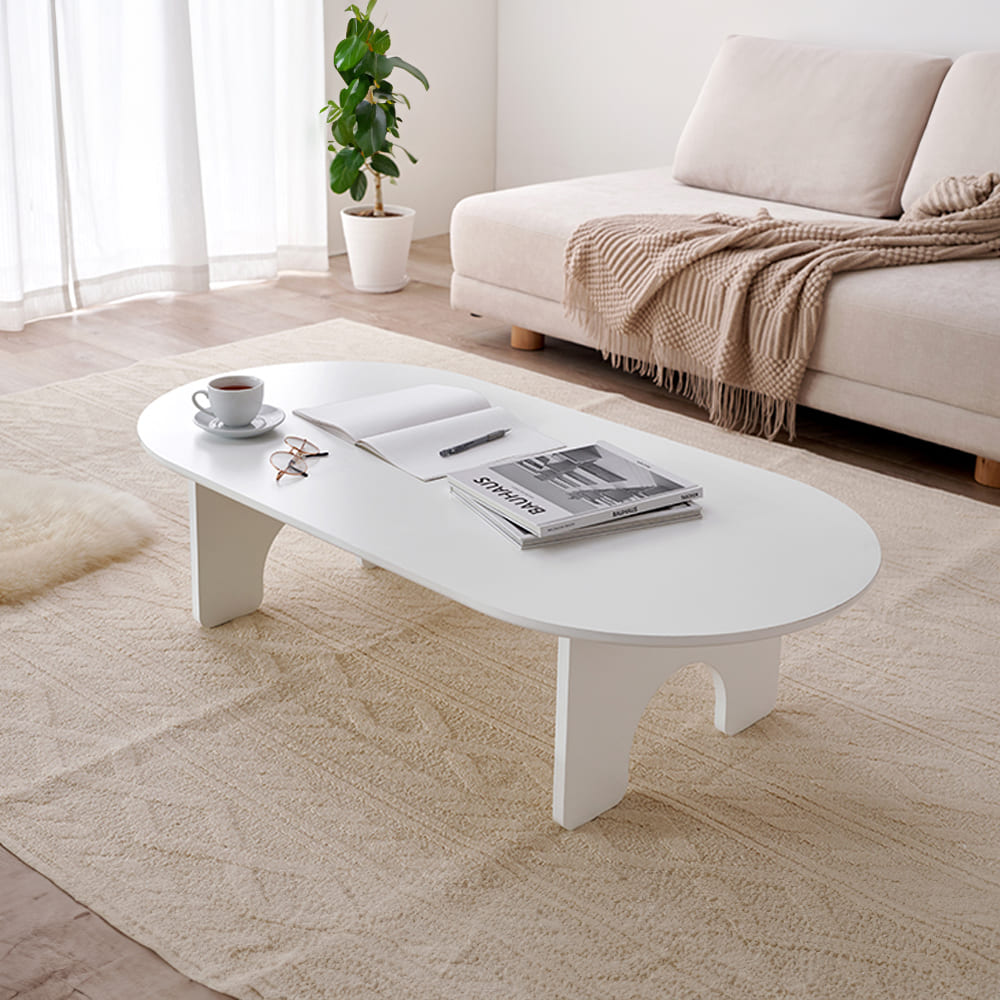 曲線テーブルのある空間