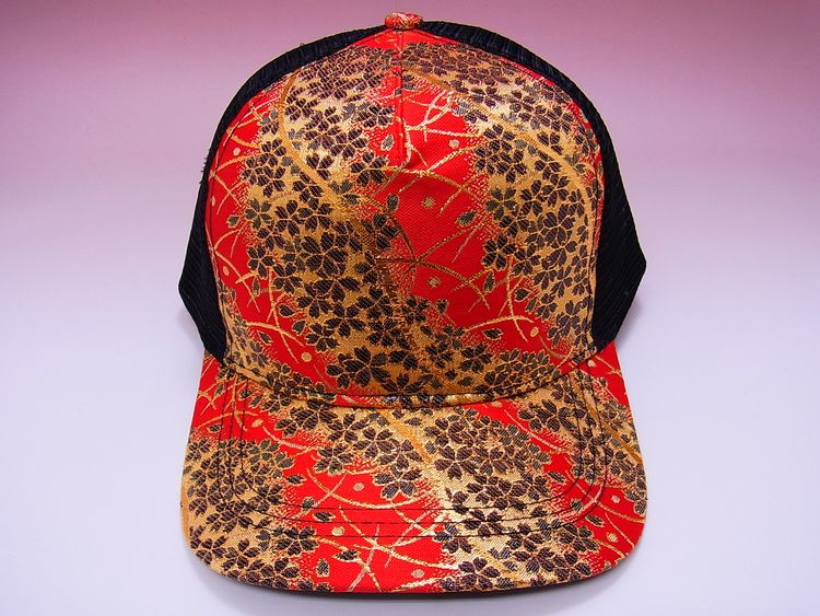 【日本のおみやげ】◆和風キャップ【金襴金桜/黒】メッシュタイプ