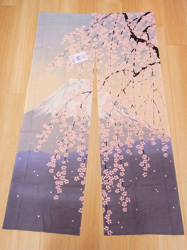 【日本のおみやげ】日本の創作のれん【春富士】【ロング丈】※上部にに棒を通す輪があります。