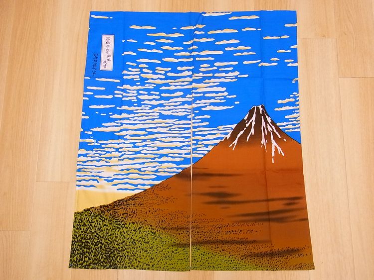 【日本のおみやげ】日本の和風のれん【赤富士】【浮世絵シリーズ】※上部に棒を通す輪があります。