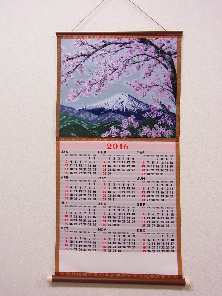 【日本のおみやげ】日本画織物カレンダー2016年度版(桜に富士山)英文タイプ（白箱入り）