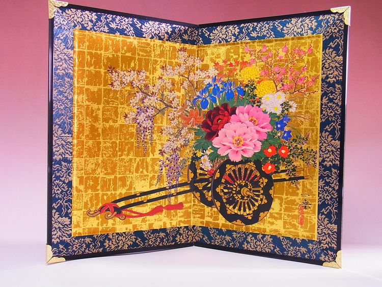 【日本のおみやげ】◆屏風 中二曲（公挙花車図）高級化粧箱入