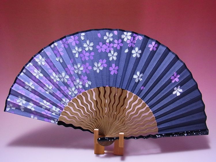 【日本のおみやげ】◆絹扇子【桜】（黒）「掛扇別売り」