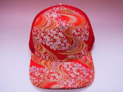 【日本のおみやげ】◆和風キャップ【金襴流水桜/赤】メッシュタイプ