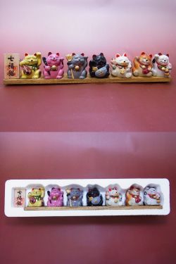 【日本のおみやげ】縁起物◆開運七福猫【木台付】