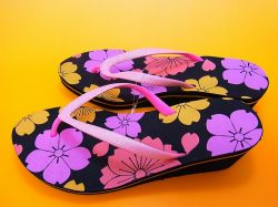 【日本のおみやげ】◆和柄ビーチサンダル【鼻緒ピンク】24.5cm/26cmよりお選びください。