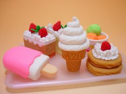 【日本のおみやげ】◆おもしろ消しゴム【ケーキ】ブリスターパックプラスチック製トレイ付